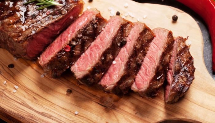 Saiba os três riscos do consumo excessivo de proteínas