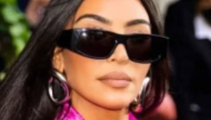 Diagnóstico de aneurisma cerebral afeta Kim Kardashian; estresse é apontado como causa