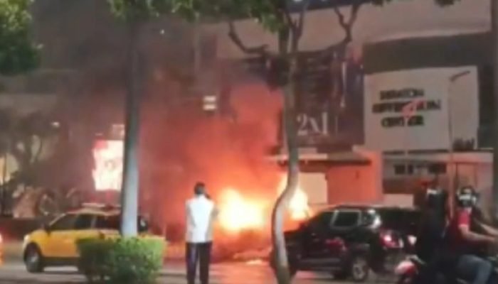 Carro-bomba mata um no Equador; veja o vídeo