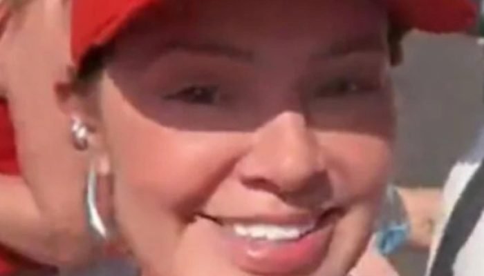 Influenciadora 'Esquerdogata' é presa após humilhar PMs em abordagem: "Minha sandália vale o carro de vocês"