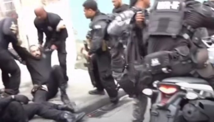 Vídeo mostra delegado baleado sendo socorrido por colegas no Rio; VEJA VÍDEO