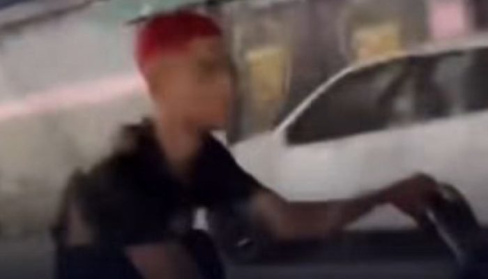 No último vídeo, antes de ser decapitado no RJ, Ravel ostentou fuzil e moto BMW